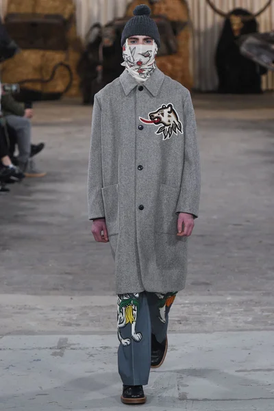 Look 18